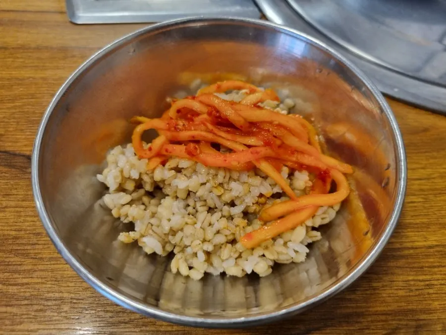 Lauk asas kimchi dan mu-saengchae