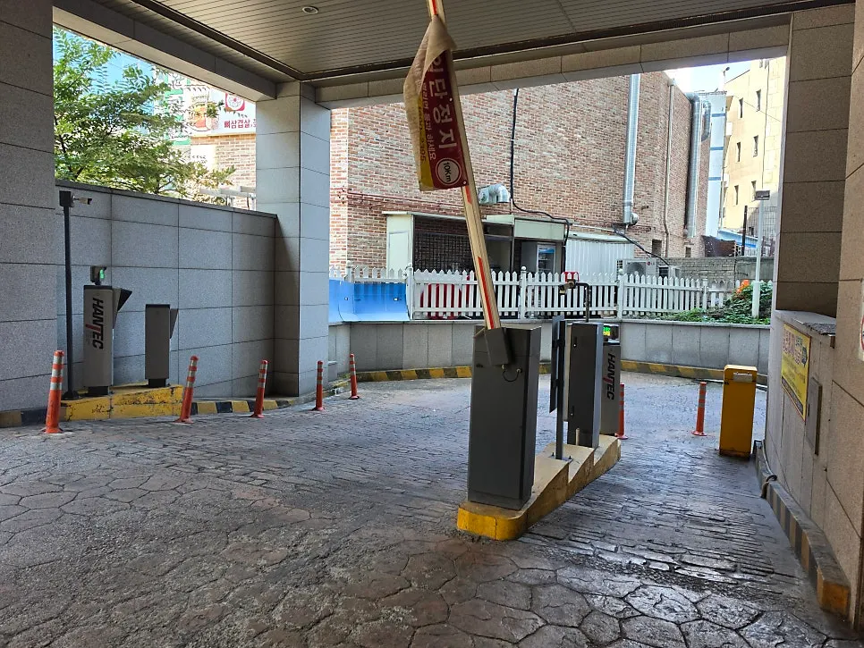 Parking lot right in front of Gohobi Katsu's entrance