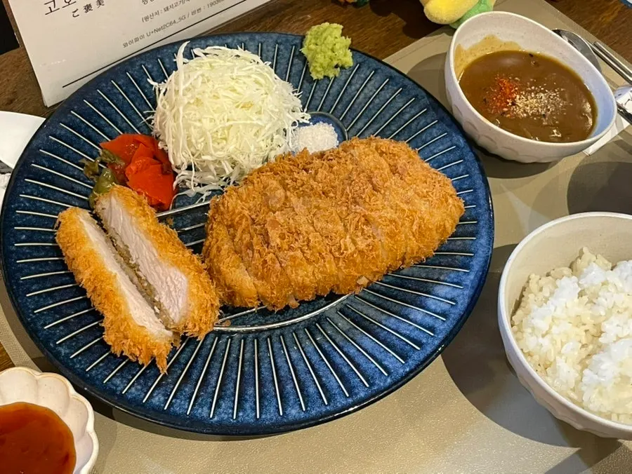 Bar table setting at Gohobi Katsu