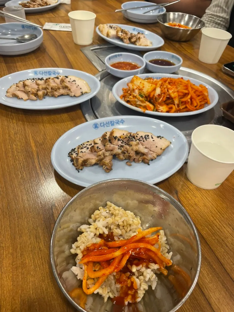 Bossam served with the kalguksu set meal