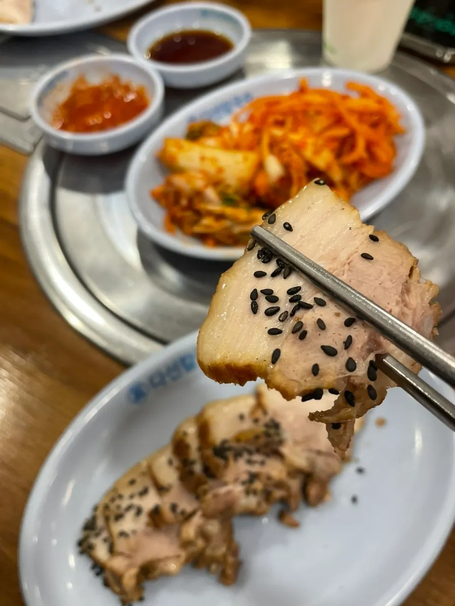 A plate of tender bossam