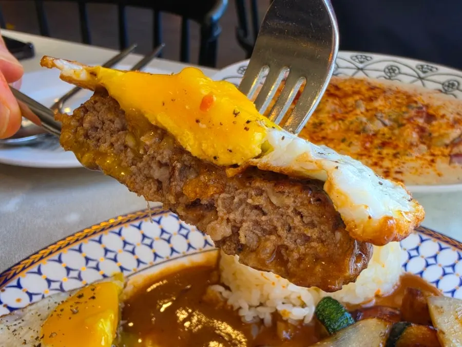 Rolling hamburg steak served with roasted vegetables