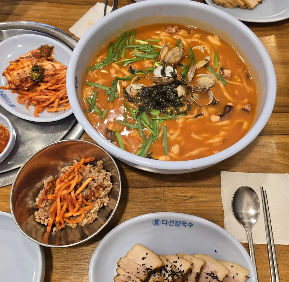Signature dishes at Daseon Kalguksu Main Branch