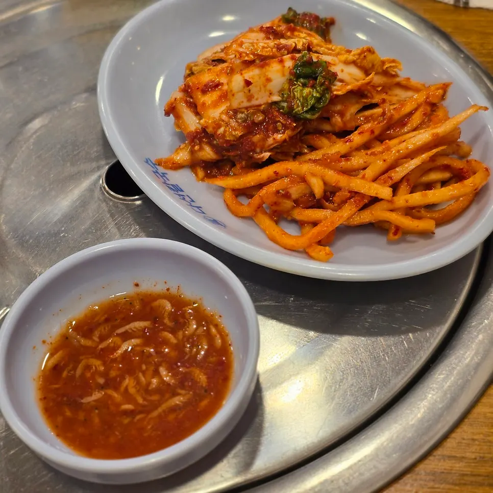 Musaengchae and geotjeori side dishes