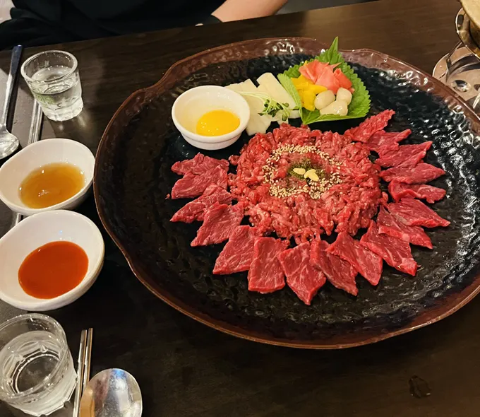 Table setting at Yukhoe Dokjon