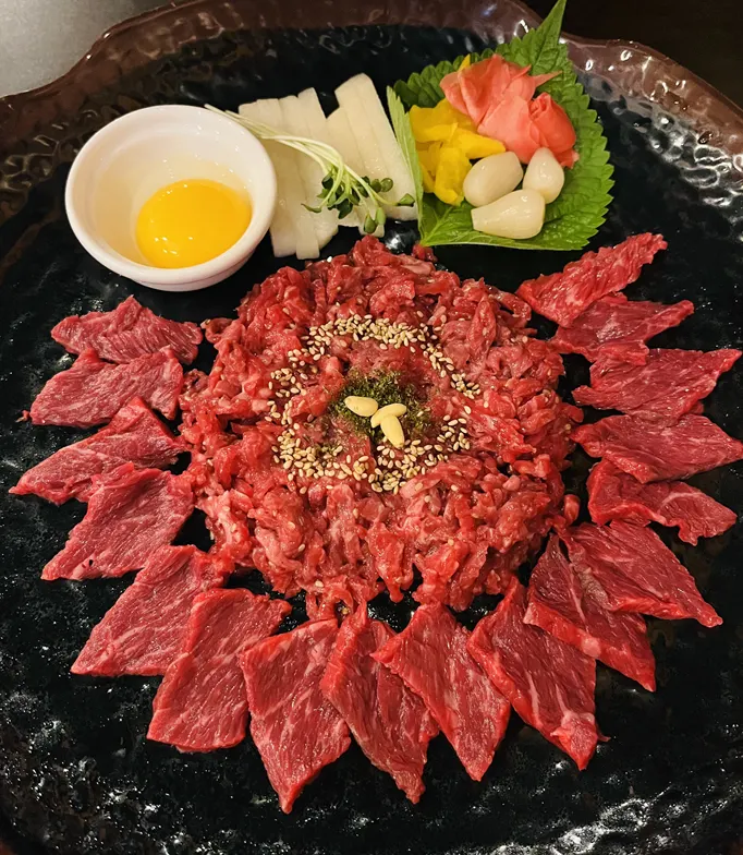 Plate of hanwoo yukhoe and yuk-sashimi