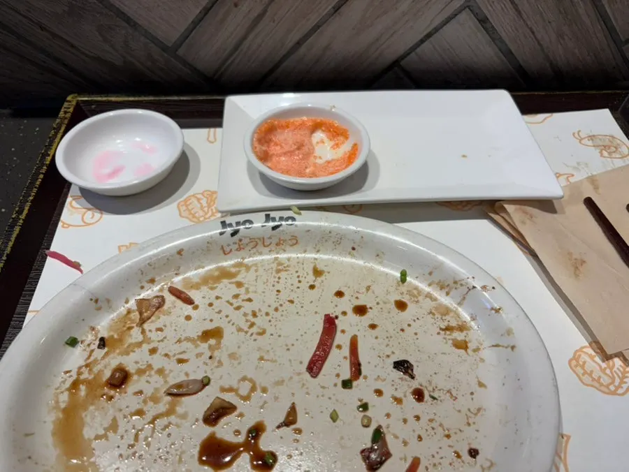 Empty plate after finishing the yakisoba set