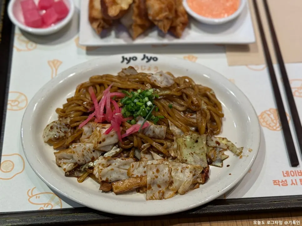 A single-serving portion of basic yakisoba