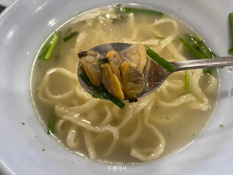 바지락과 부추, 김가루 올린 오리지널 칼국수