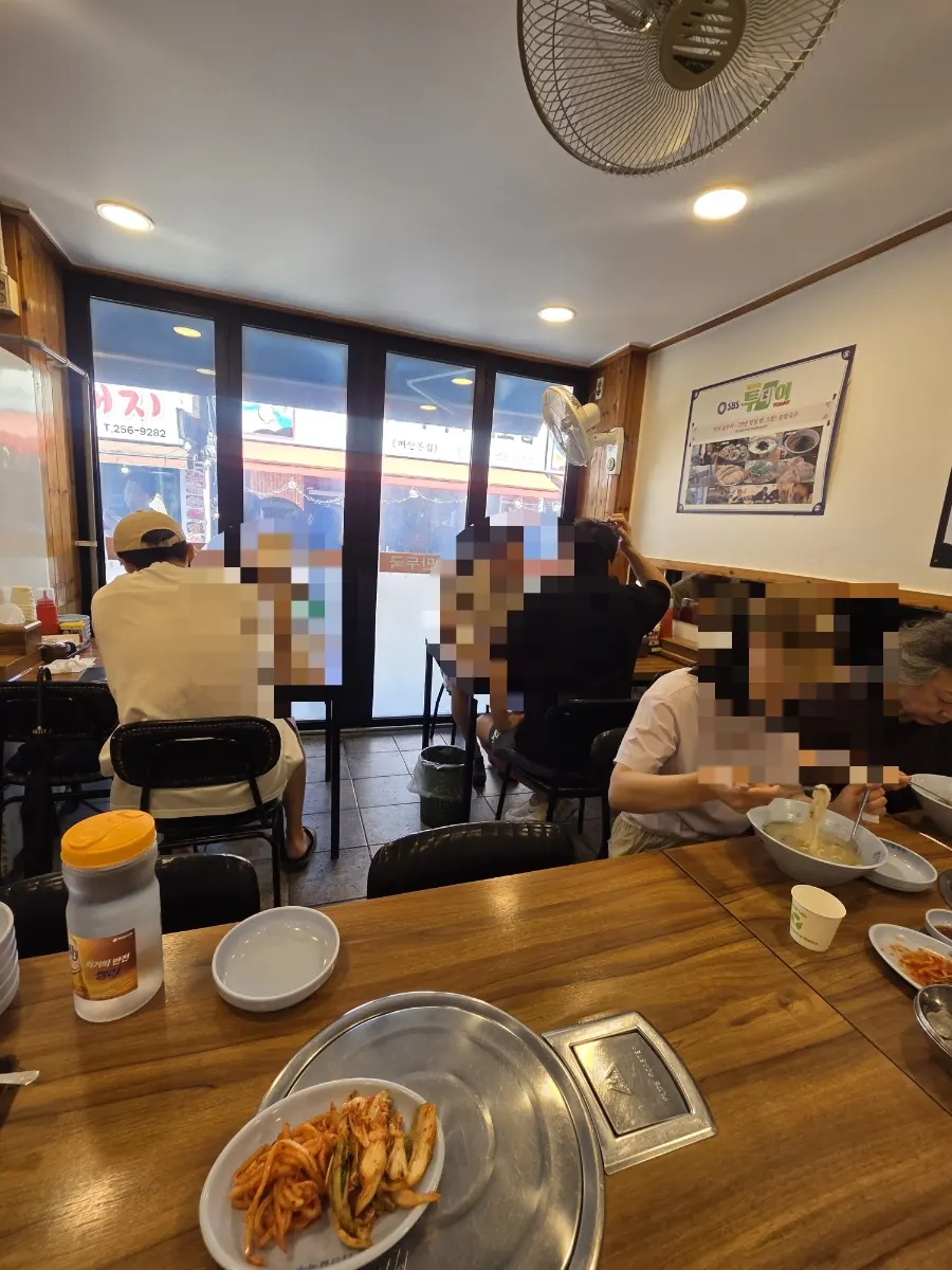 다선칼국수 본점 매장 내부 좌석