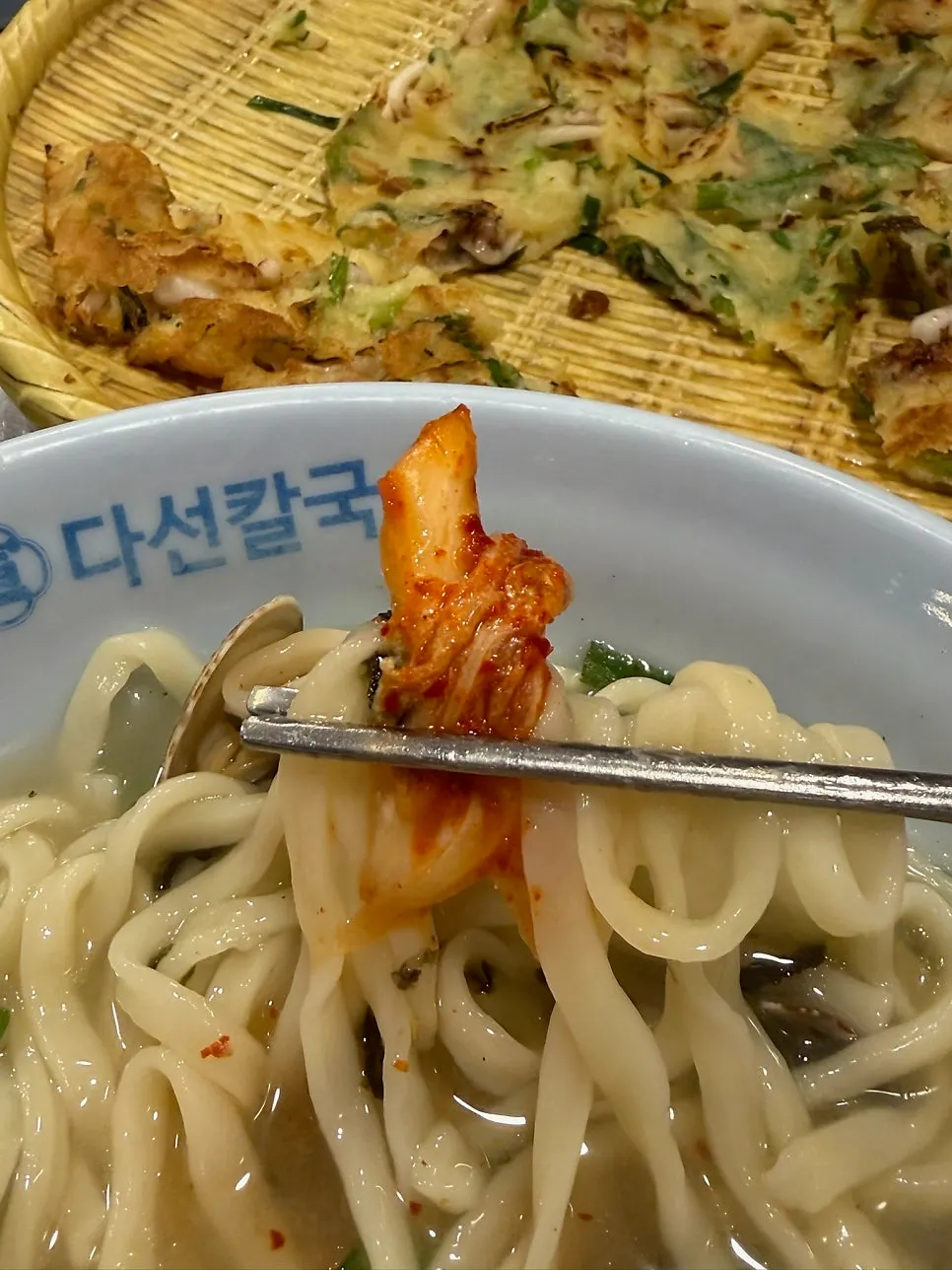 คัลกุกซูกินคู่กับโซจู