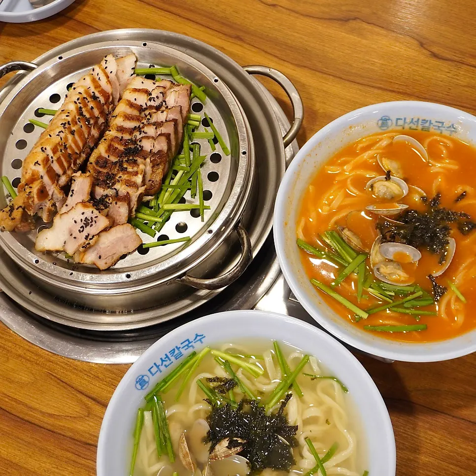 Table spread with kalguksu, jang-kalguksu, and bossam