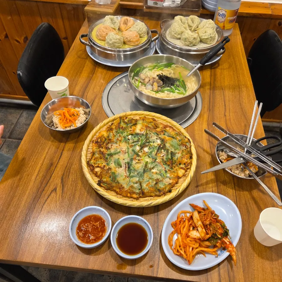 Crunchy fresh kimchi side dish
