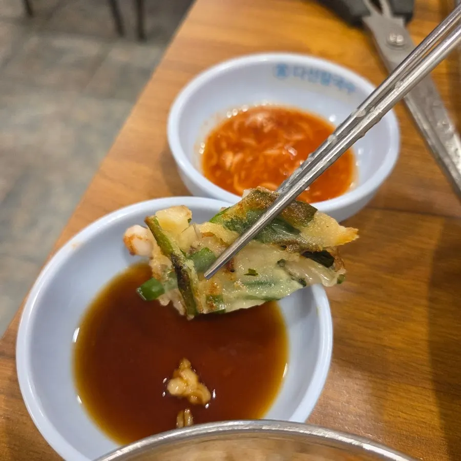 Table set with kalguksu, dumplings and seafood pajeon together