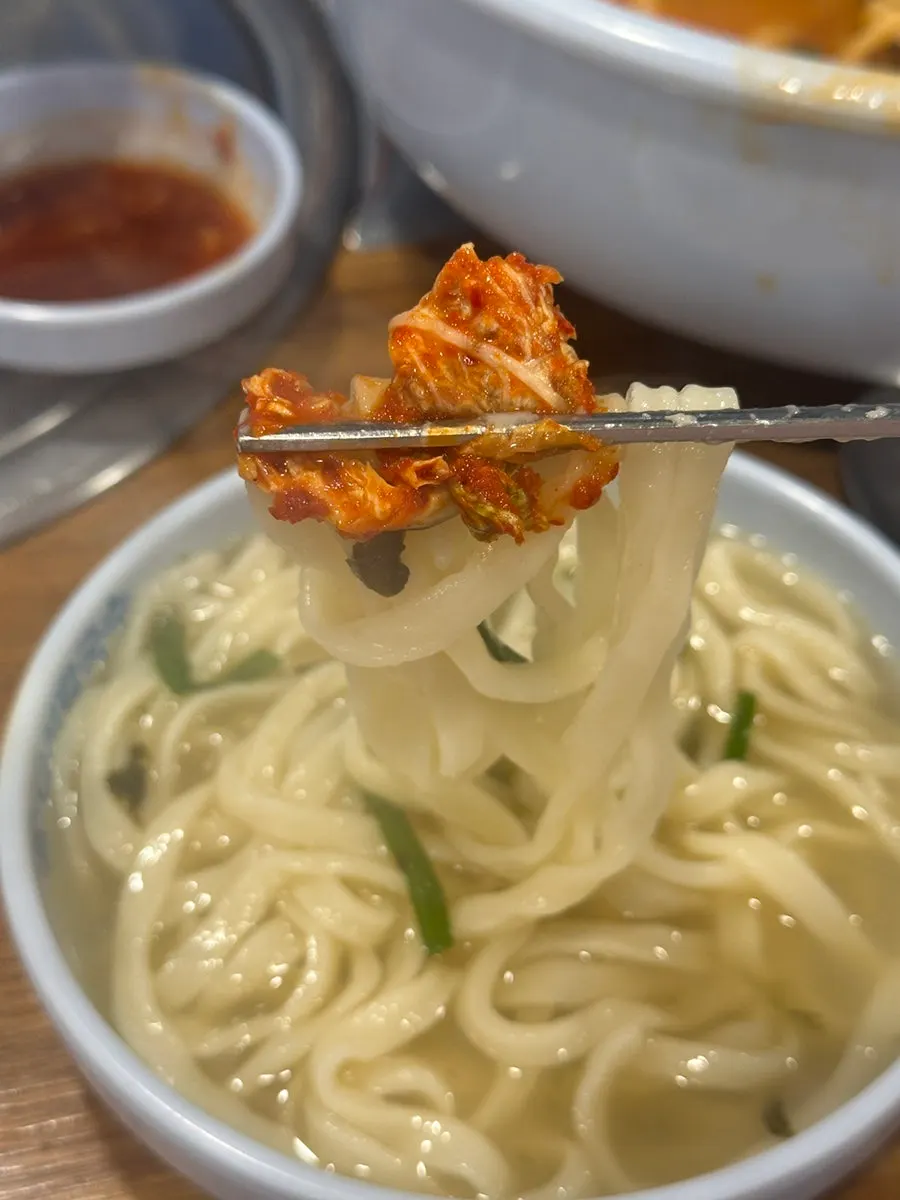 Close-up of noodles in the clear-broth plain kalguksu