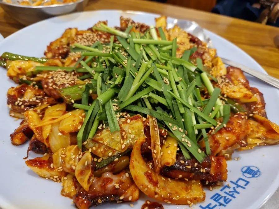 통통한 낙지가 들어간 칼낙지 냄비