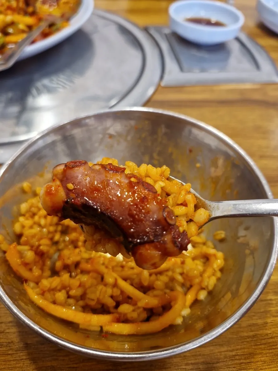 수육이 담긴 접시