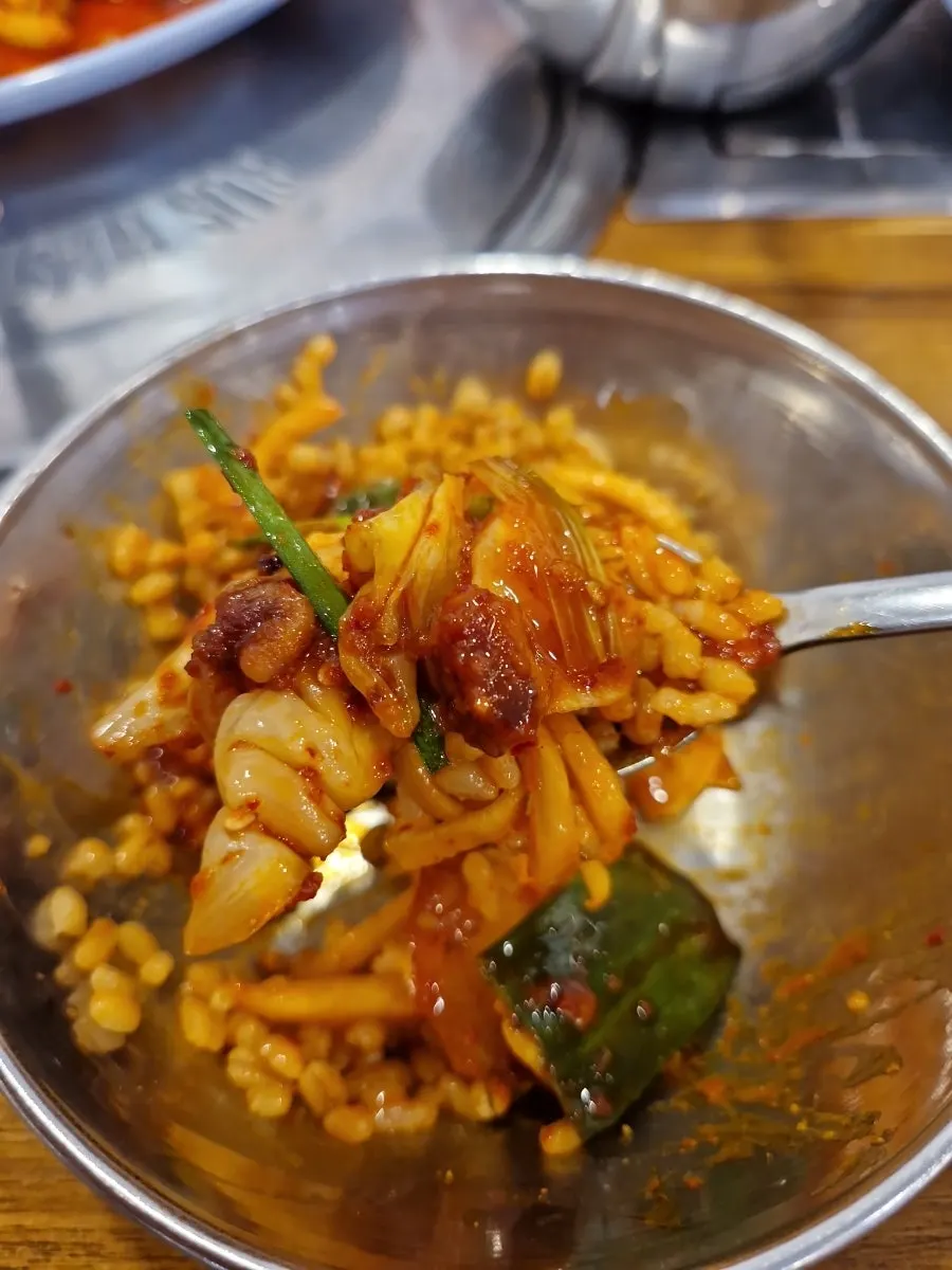 얇은 피의 고기만두 단면