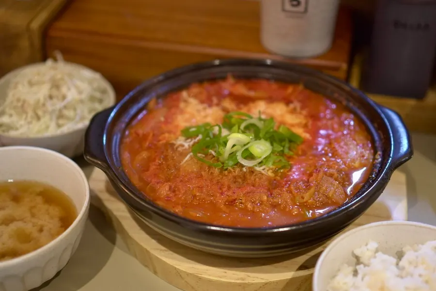 소스와 곁들인 히레카츠