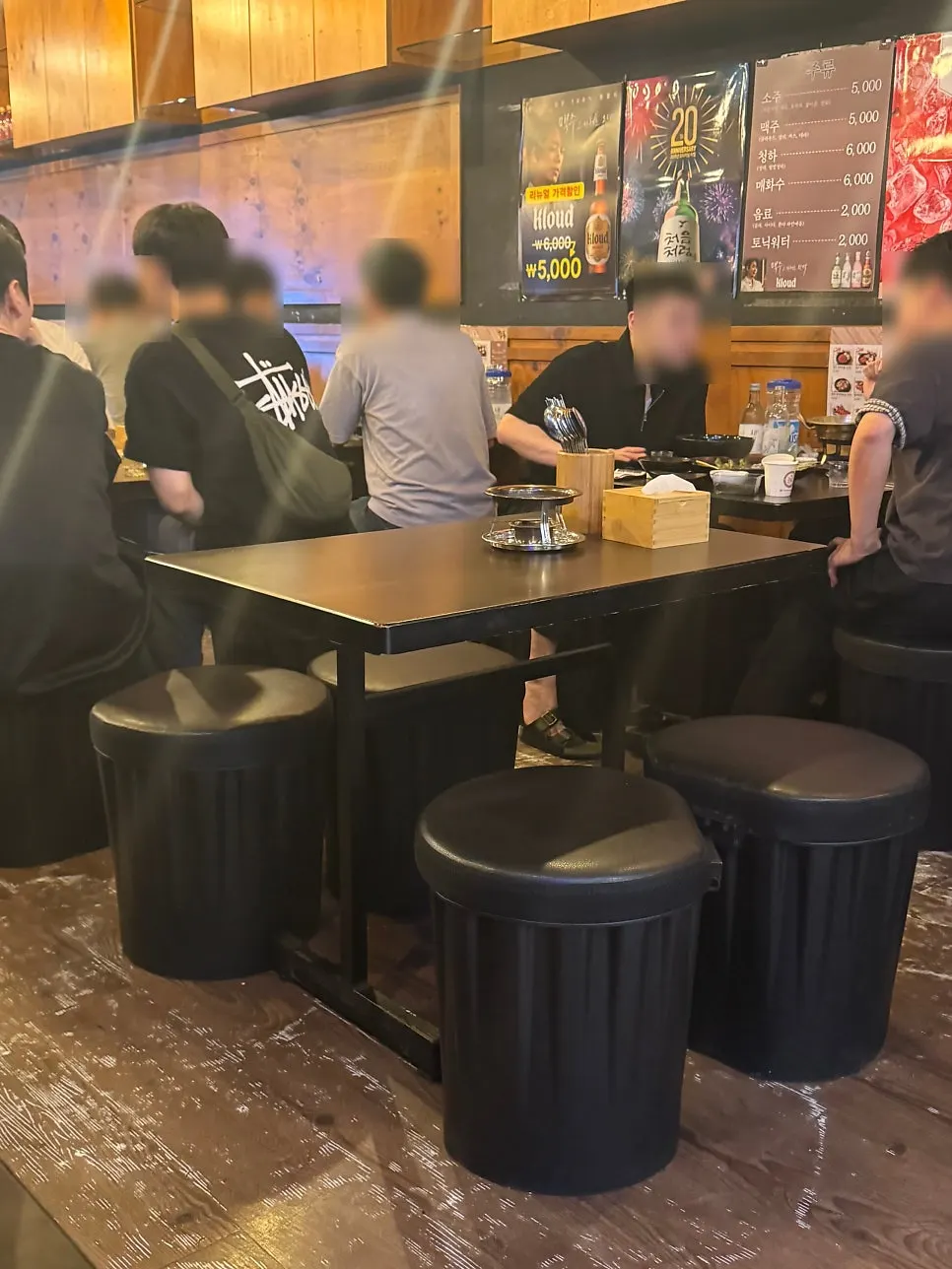 손님으로 북적이는 요리주점 매장