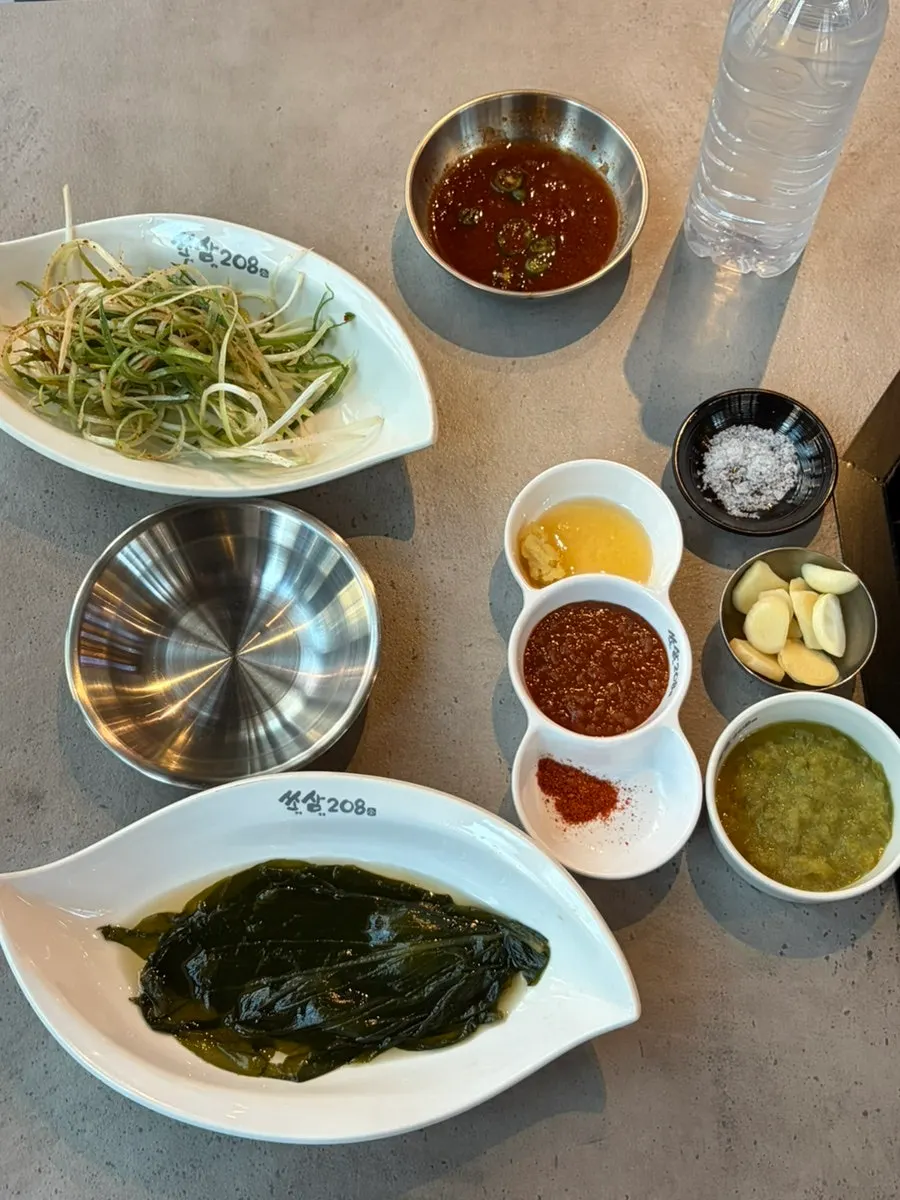 기본 반찬으로 나온 두부김치