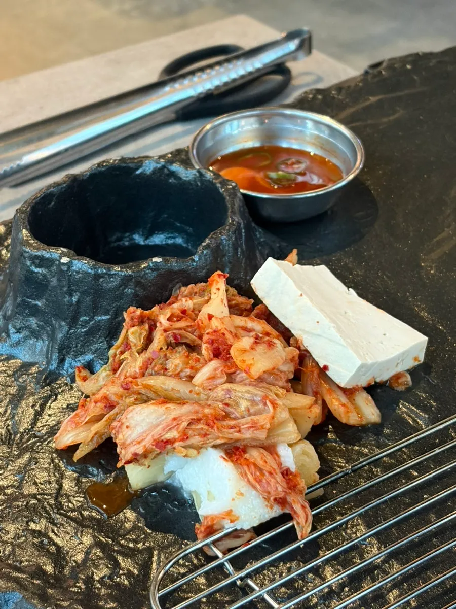 기본으로 나온 매콤 쌀국수