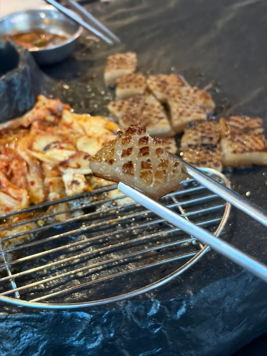 콩가루에 찍어 먹는 껍데기