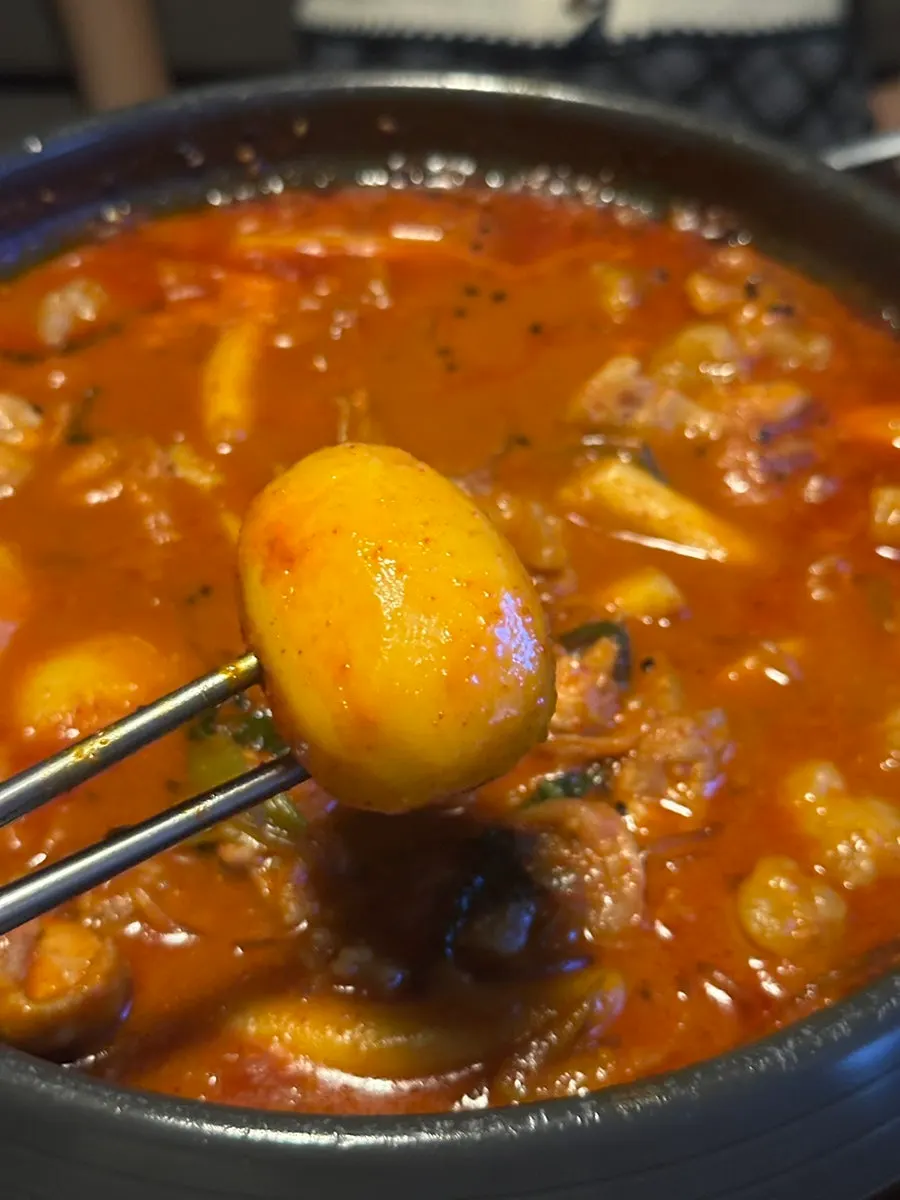 Gopdoritang with beef intestines and chicken