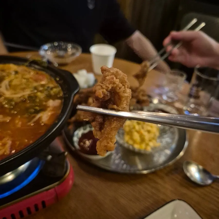 촉촉한 속살의 갈비후라이드