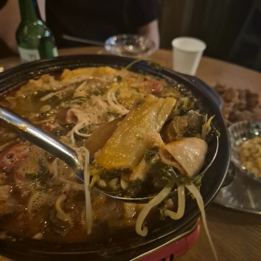 곱창과 차돌박이가 든 전골