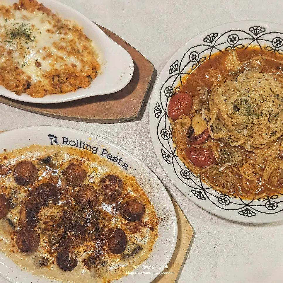 Pasta and doria spread at Rolling Pasta Suwon Station Branch