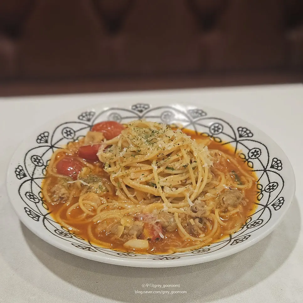 A plate of spicy beef brisket oil pasta