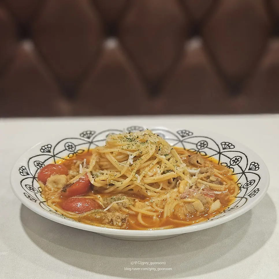 Close-up of the spicy oil-sauce beef brisket pasta