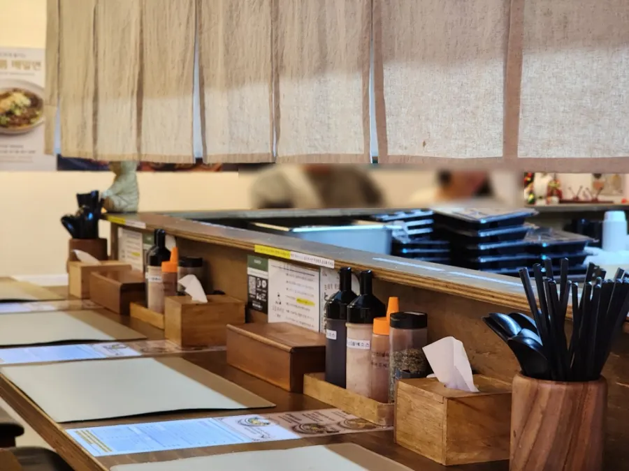 Solo-dining seating atmosphere at Gohobi Katsu