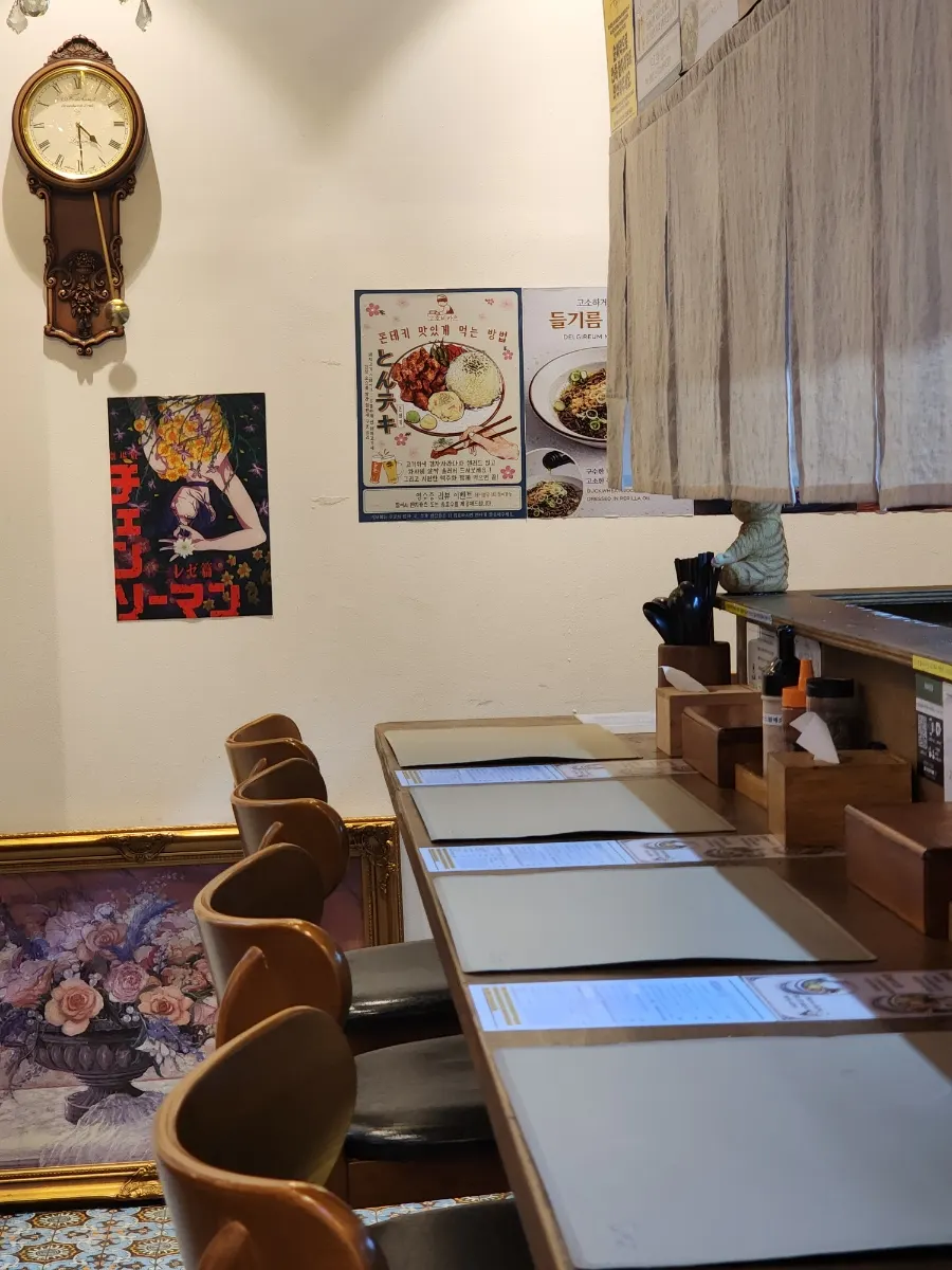 Counter-style seats at Gohobi Katsu