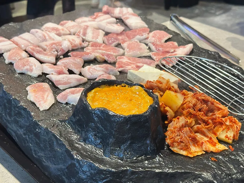 The ordered medium mixed stone-grill platter and lava fondue cheese