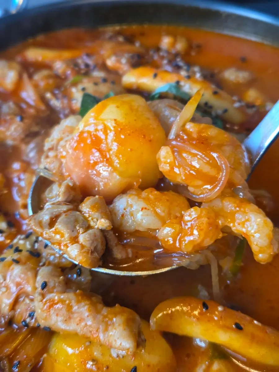 Gopdoritang with daechang and chicken thigh