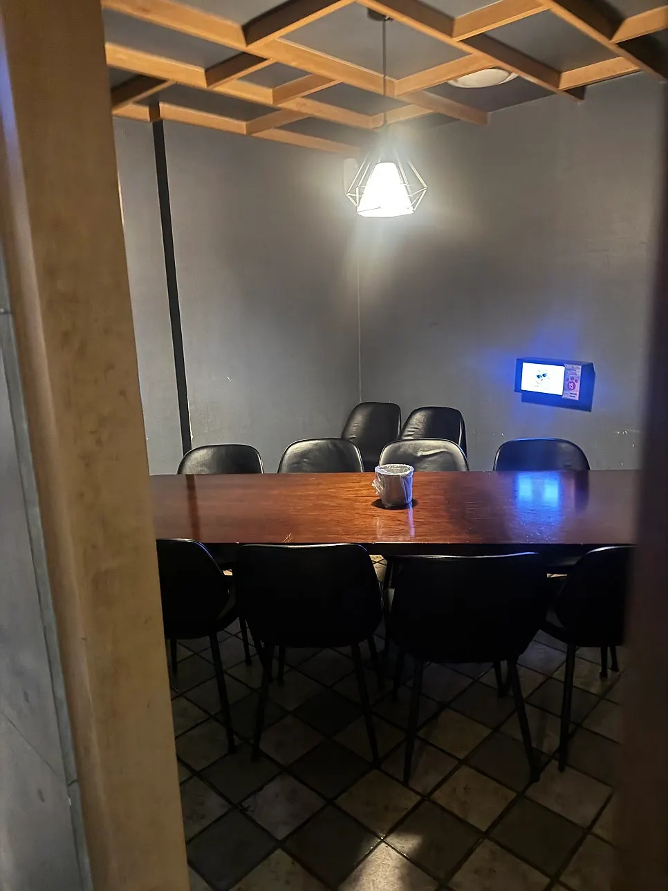 만석집 룸 복도와 좌석 구성