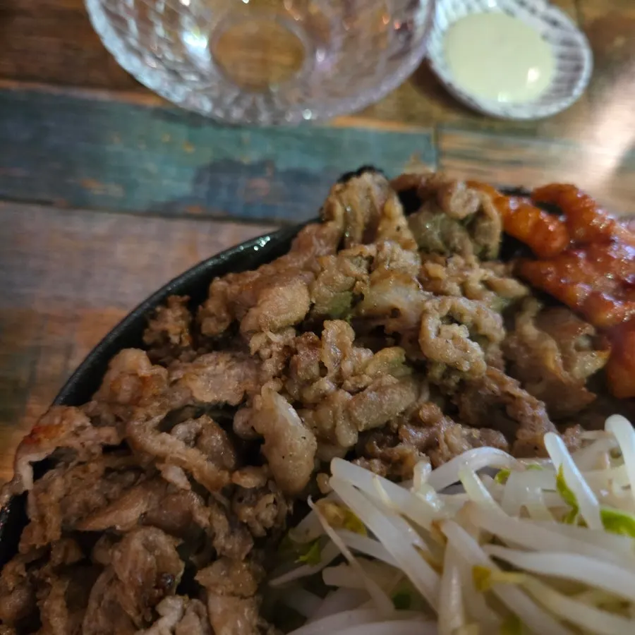 Smoky boneless chicken feet and pork bulgogi
