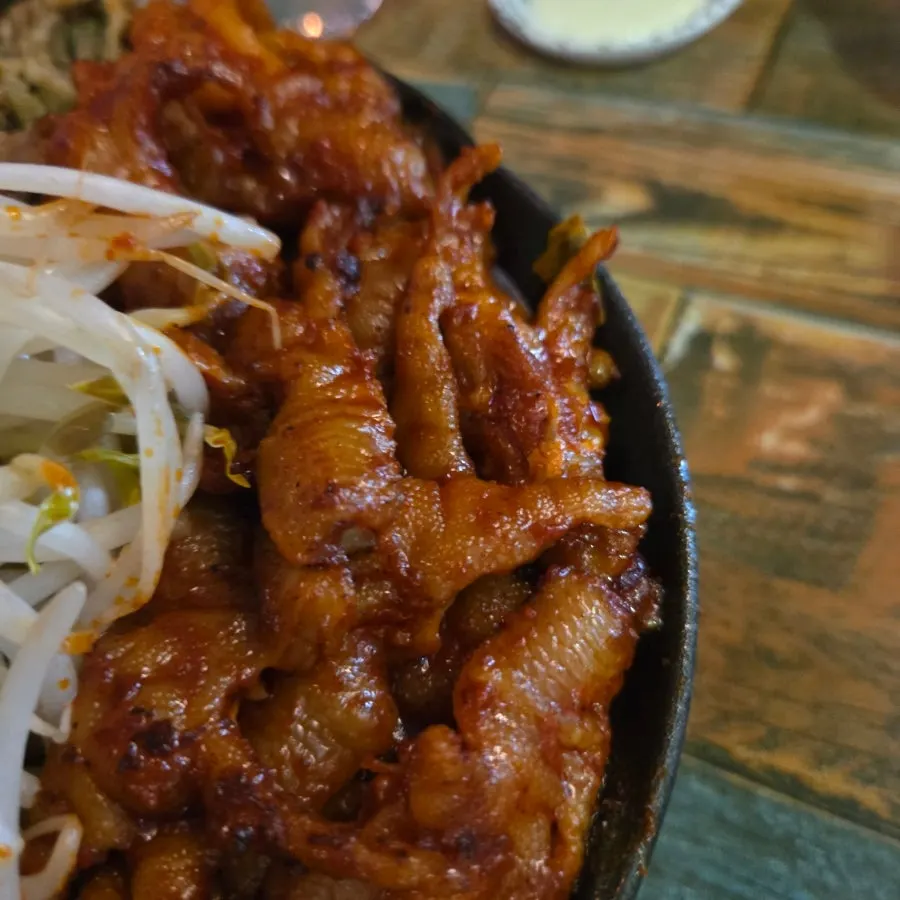 Close-up of the steaming bulnae-hanpan platter