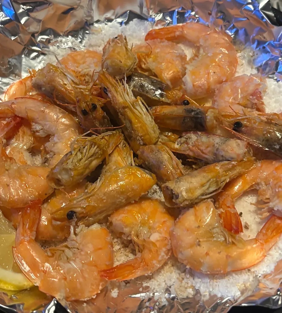 Grilled tiger prawns served with heads and bodies separated