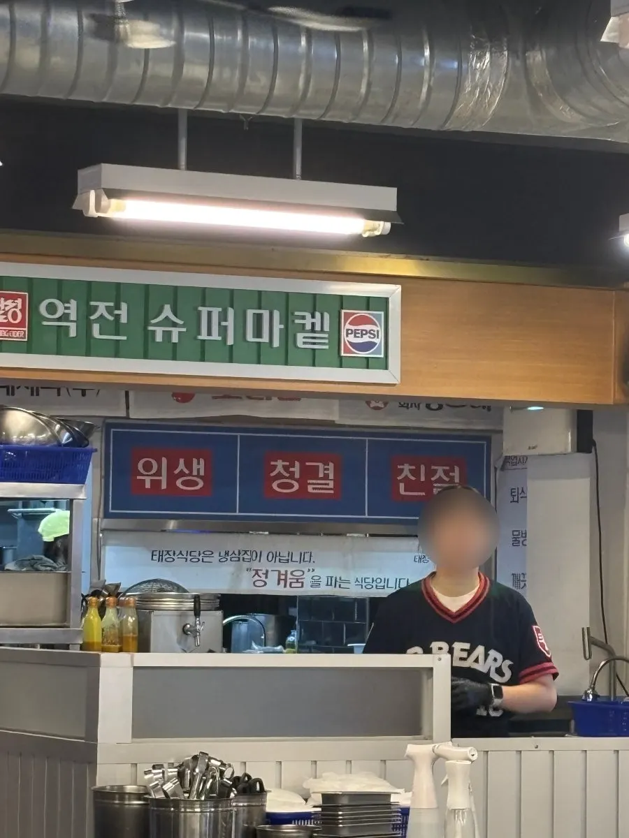 Indoor atmosphere at Taejang Sikdang Suwon Station Branch