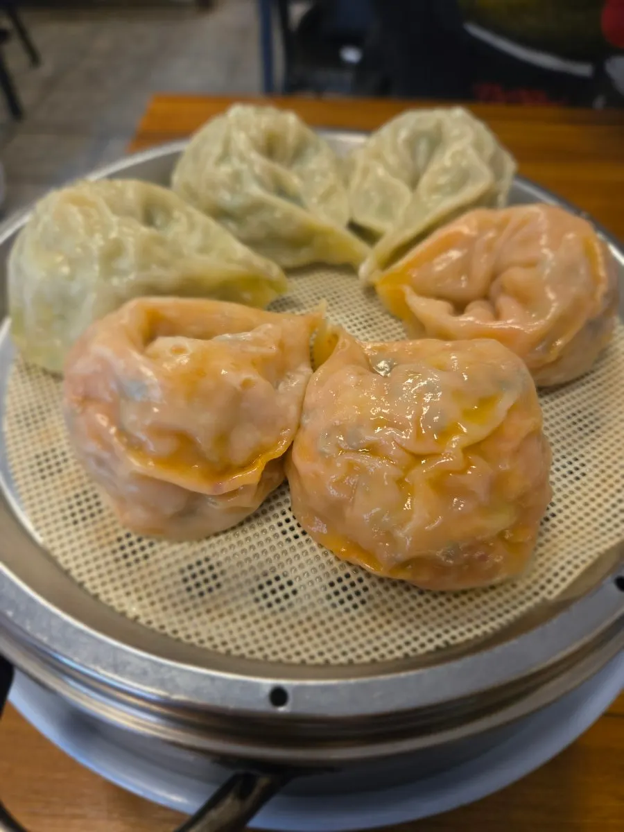 Kal-nakji y bori-bap en Rodeo Street de la estación de Suwon, Daseon Kalguksu Main Branch
