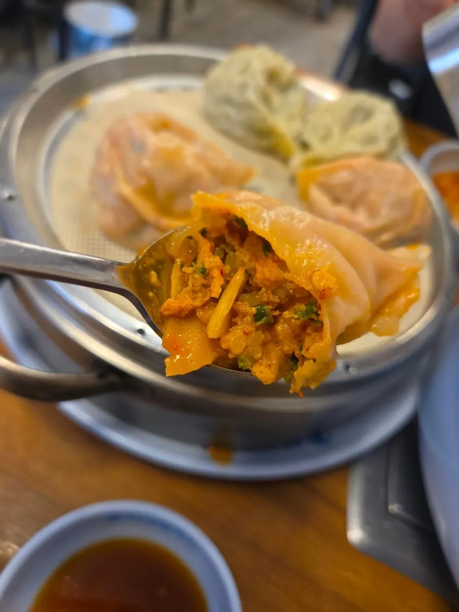 Kal-nakji y bori-bap en Rodeo Street de la estación de Suwon, Daseon Kalguksu Main Branch