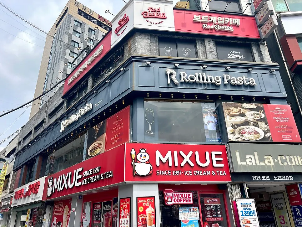 2nd floor sign of Rolling Pasta Suwon Station Branch