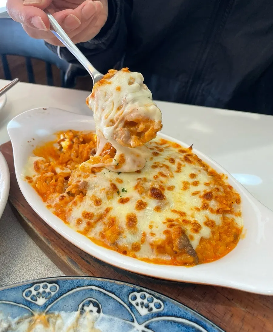 모짜렐라 치즈가 올라간 우삼겹 도리아