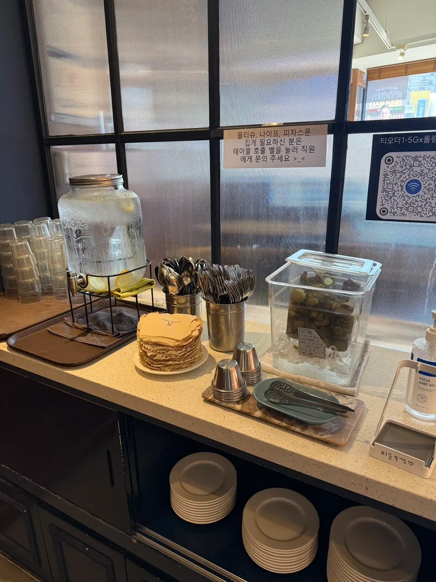 Spacious interior seating at Rolling Pasta Suwon Station Branch