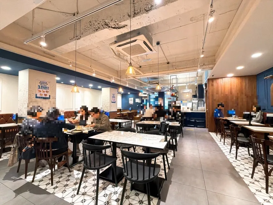 Inner seating area at Rolling Pasta Suwon Station Branch