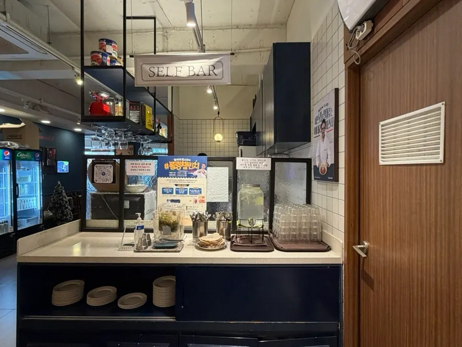 Self bar corner at Rolling Pasta Suwon Station Branch