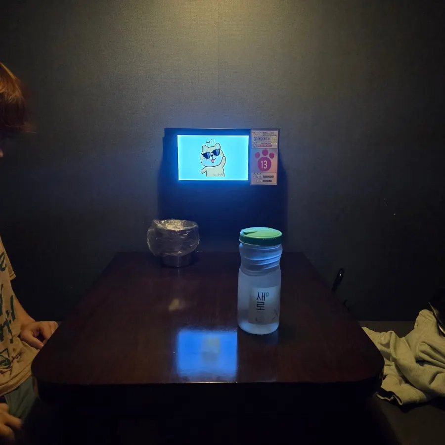 Playing pocha-marble and drinking games in the room